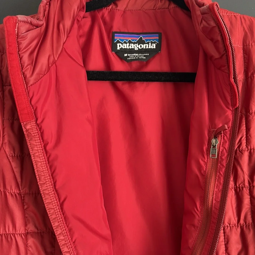 Patagonia jacket in excellent condition. Perfect for any occasion. - Picture 3 of 14